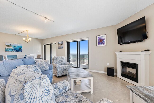 Building Photo - Fully Furnished Beautiful 2 Bedroom Seascape Towers Oceanfront Condo