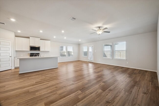 Building Photo - 10008 Deussen Ln