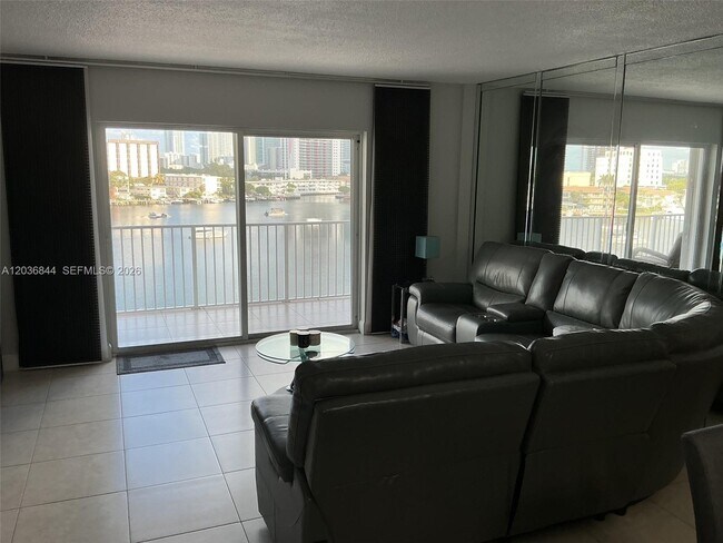 Building Photo - 400 Golden Isles Dr