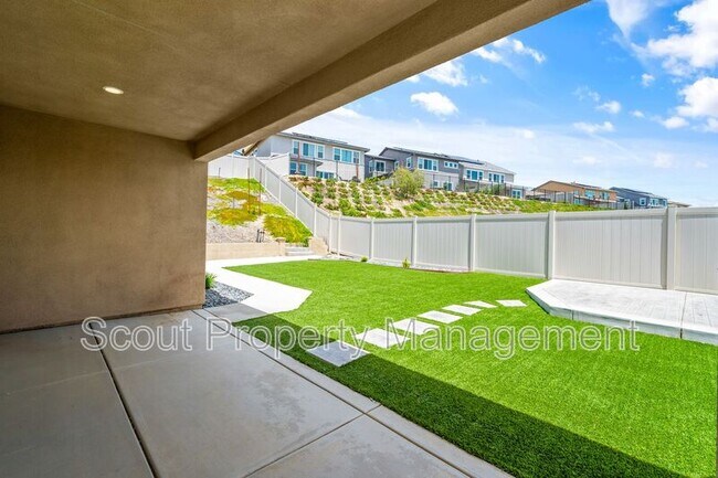 Building Photo - 39598 Lupine Dr