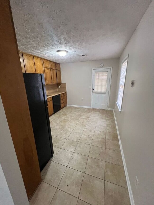 Building Photo - READY NOW!!! Ranch 2 bed 1 bath Duplex in Lawrenceville!