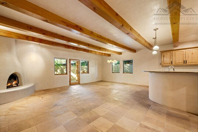Building Photo - 659 Bishops Lodge Rd