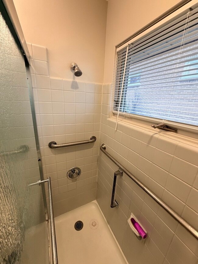 Building Photo - 137 Richard Ave