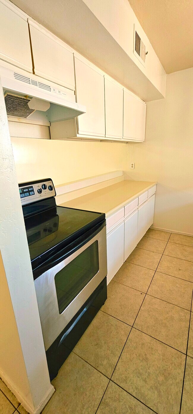 Building Photo - 2650