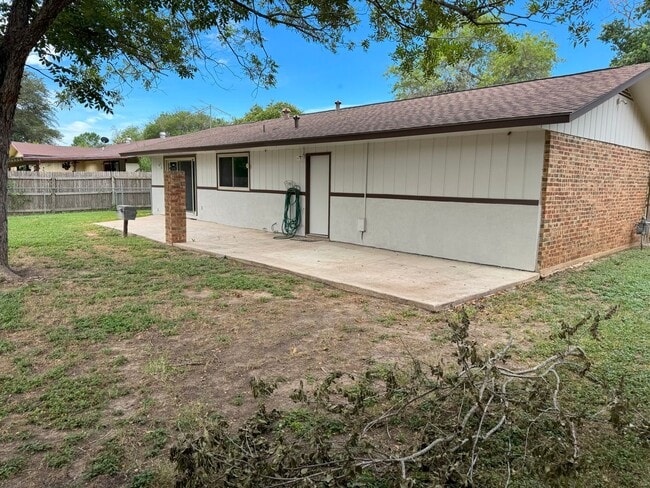 Building Photo - 102 Dalewood Dr
