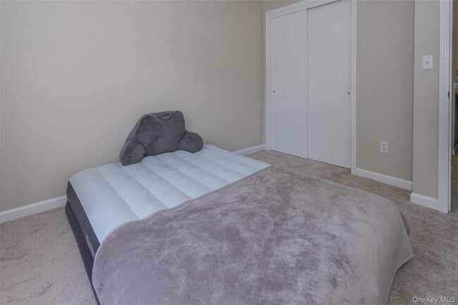 Building Photo - 423 Kings Hwy