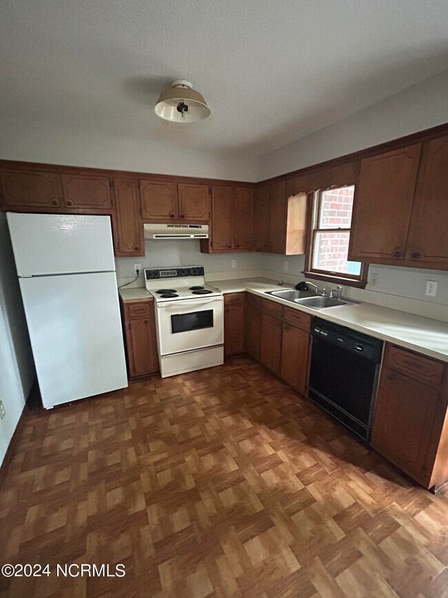 Building Photo - 208 Lindbeth Dr
