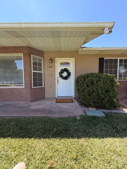 Building Photo - 1743 W Green Valley Ln