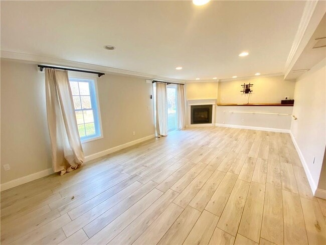 Building Photo - 9 Marshall Ln