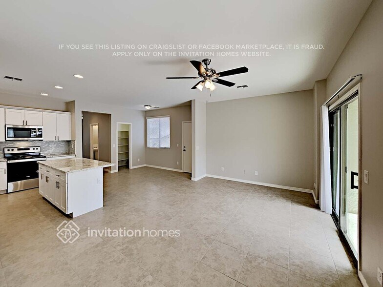 Building Photo - 3761 E Flamingo Way