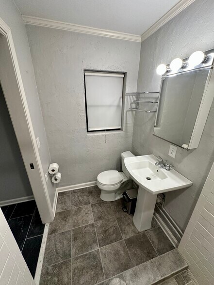 Bathroom - 24 Trimble St