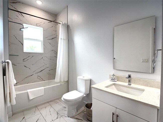 Building Photo - 332 Famagusta Dr