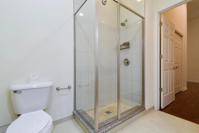 Building Photo - 1761 W Augusta Blvd