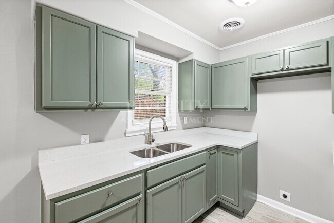 Building Photo - 4502 Dunn Ave