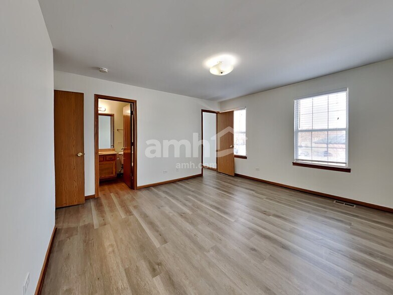 Building Photo - 4710 Peacock Ln