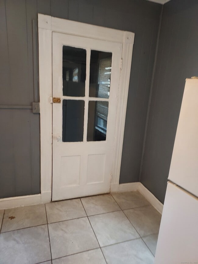 Building Photo - 339 Shelton Ave