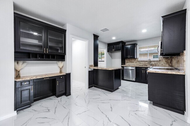 Building Photo - 1610 Richvale Ln