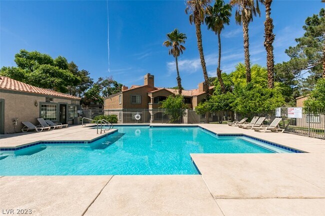 Building Photo - 221 Mission Newport Ln