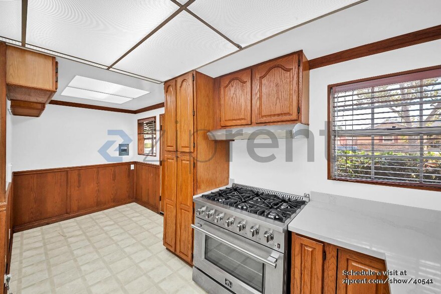 Building Photo - 10932 La Cima Dr