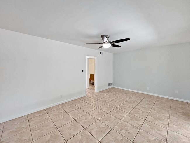 Building Photo - Charming & Spacious 4BD/3BA House in Allie...