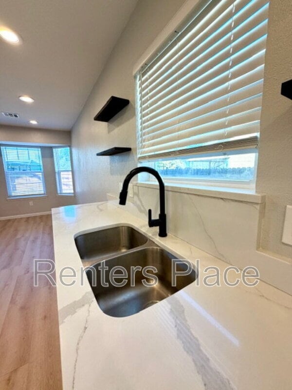 Building Photo - 1804 S Gardenia Ave