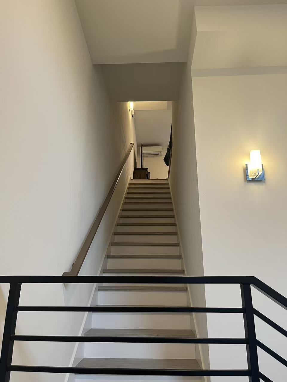 Building Photo - 11208 Pinehurst Way NE