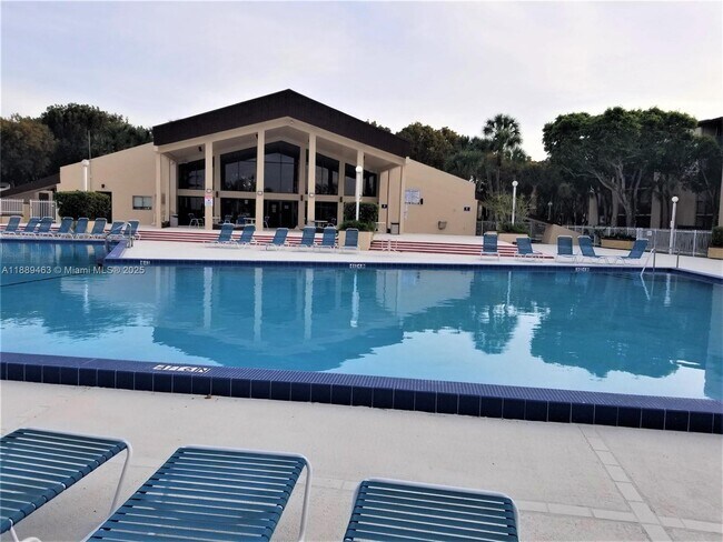 Building Photo - 14201 N Kendall Dr