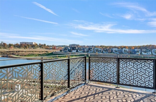 Building Photo - 16460 Wildhorse Lk Blvd