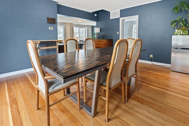 Building Photo - Spacious 4BR Turn-of-the-Century Charmer in the Heart of Bremerton!