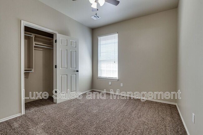 Building Photo - 1308 Garden Gate Dr