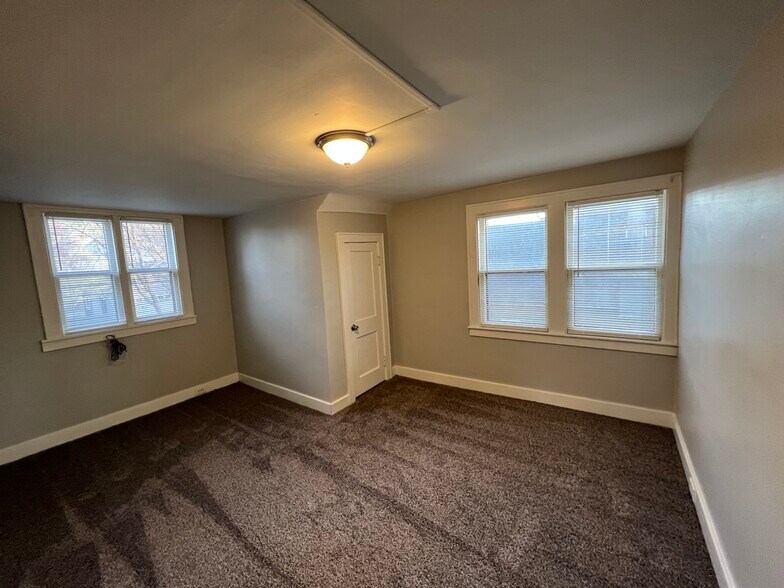 Building Photo - 1210 Mason St NE