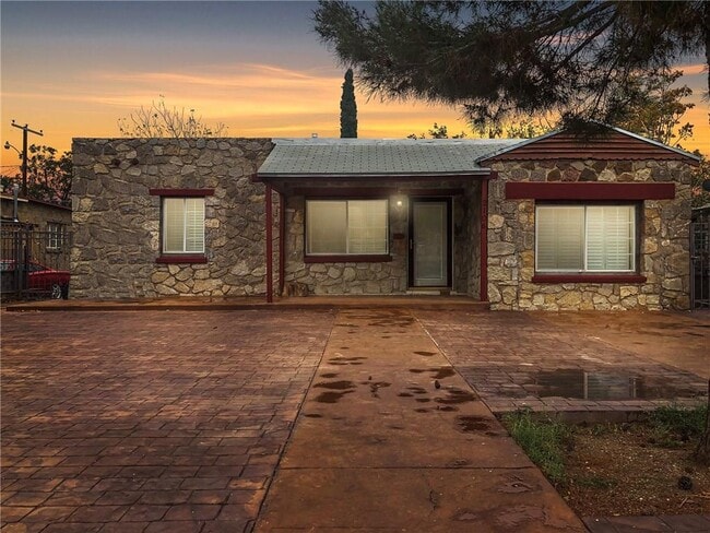 Primary Photo - 2106 Arizona Ave