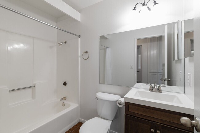 Building Photo - Beautiful Apple Valley Home