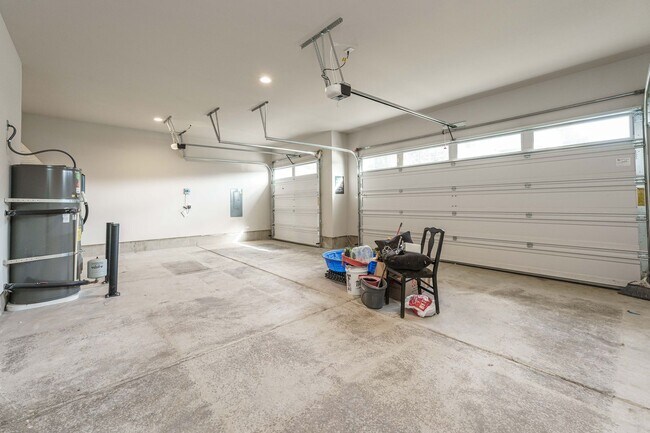 Building Photo - 8989 N Kale Cir