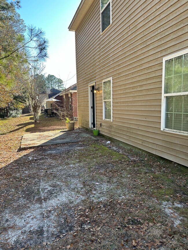 Building Photo - 6 Quiet Pine Ct
