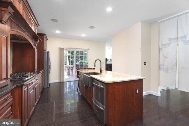 Building Photo - 22 Stonewall Cir