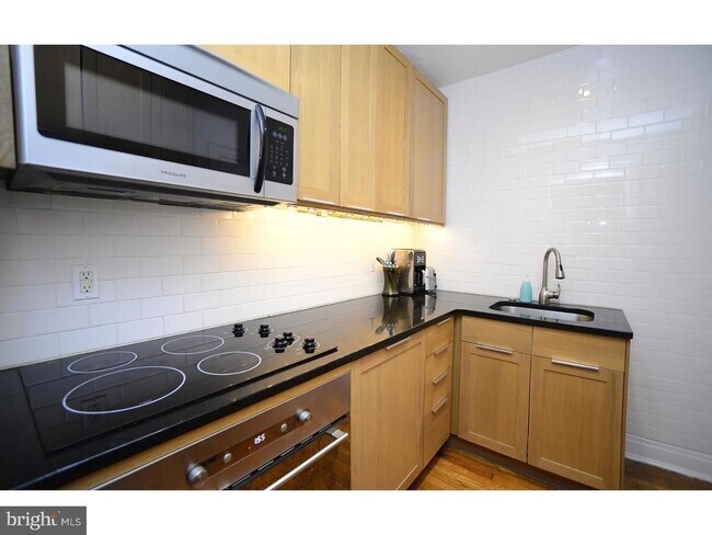 Building Photo - 4625 Pine St