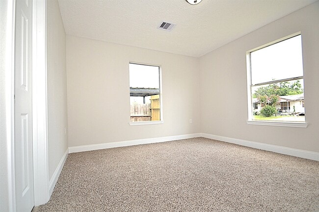 Building Photo - 911 Whitaker Ave