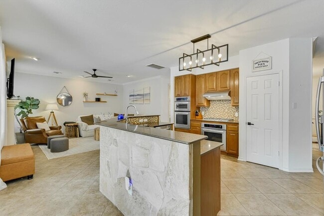 Building Photo - 803 Crocus Dr