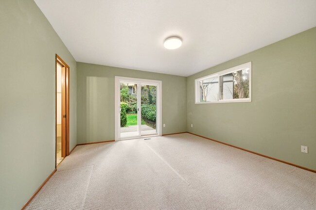 Building Photo - 21979 SW Mandan Dr