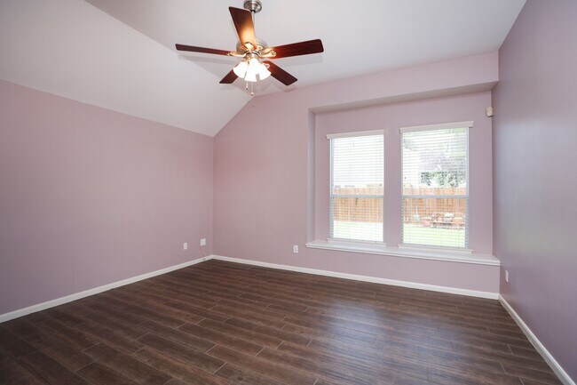 Building Photo - 11110 Fall Point Dr
