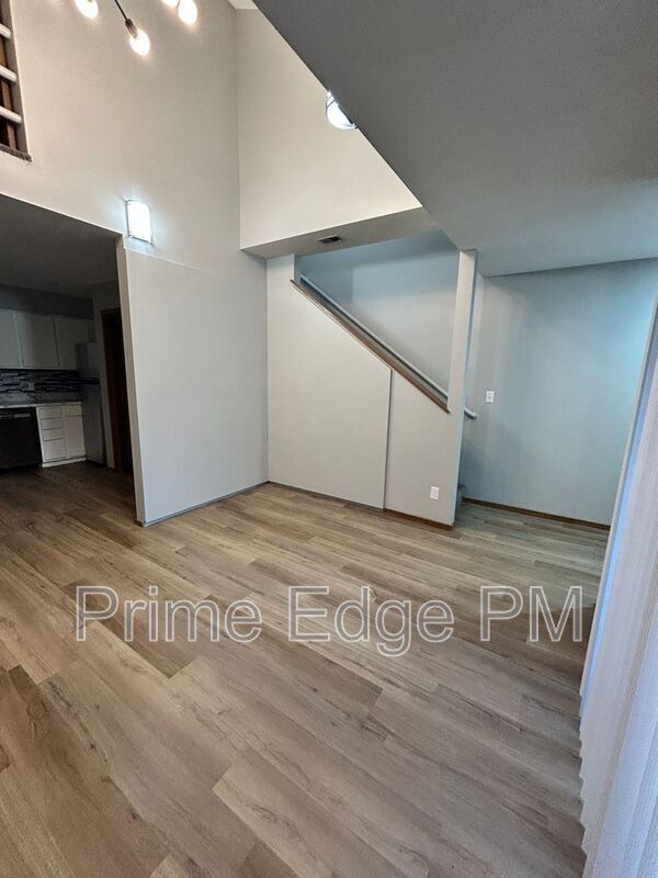 Building Photo - 1701 Ridgehaven Ct