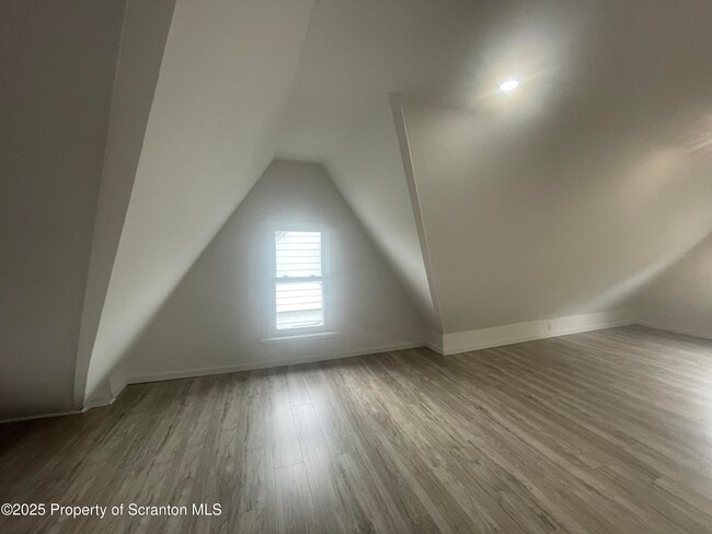 Building Photo - 608 N Sumner Ave