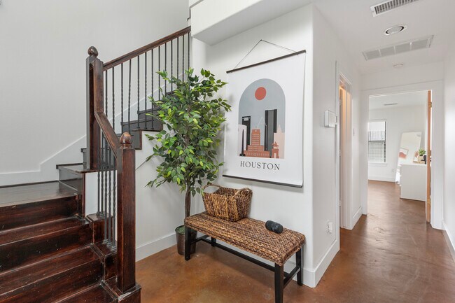 Entryway - 3412 St Emanuel St