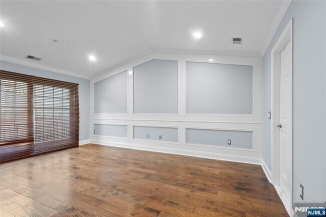 Building Photo - 169 Price 169