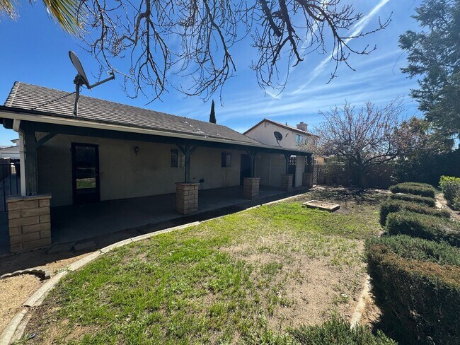 Building Photo - Spring Valley Lake Community Home