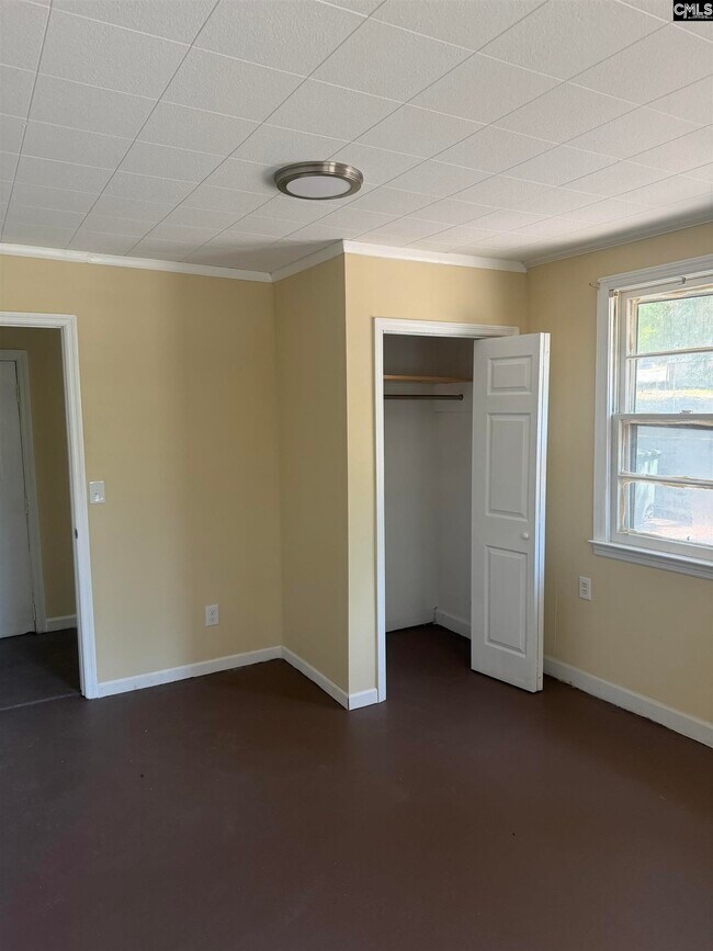 Building Photo - 1111 Standish St
