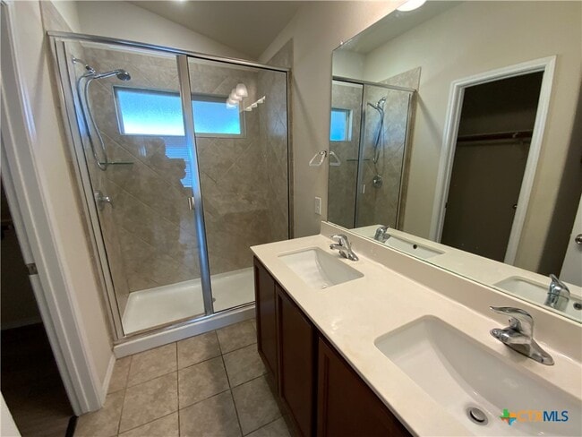 Building Photo - 5205 Cicero Dr