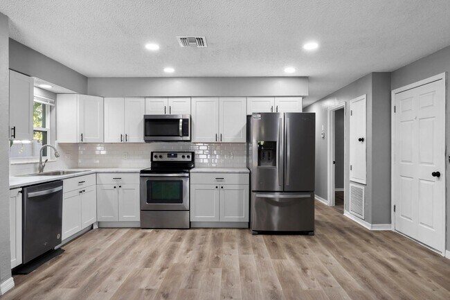 Building Photo - 37745 Walker Aly