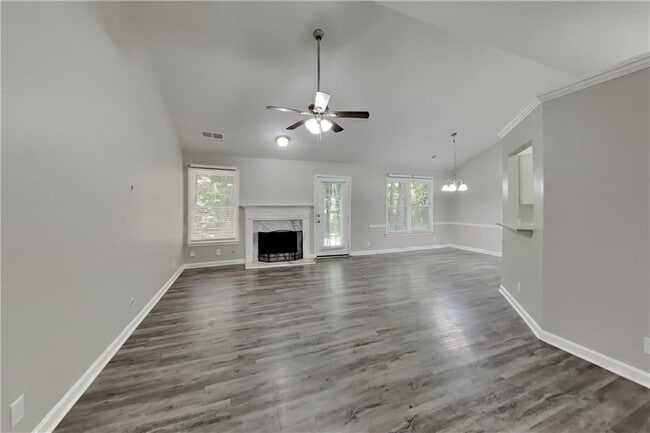 Building Photo - 5665 Enchantress Ln NE